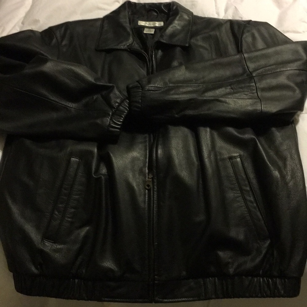 Women’s Black leather bomber - size XL
